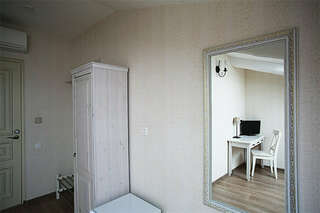 Гостиница Бонотель Астрахань Двухместный номер с 2 отдельными кроватями и общей ванной комнатой-6