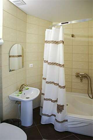 Гостиница Бонотель Астрахань Стандартный двухместный номер с 1 кроватью-6